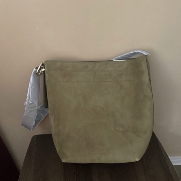 Madewell Handbags - Madewell Essential Medium Bucket tote- Aged Olive
